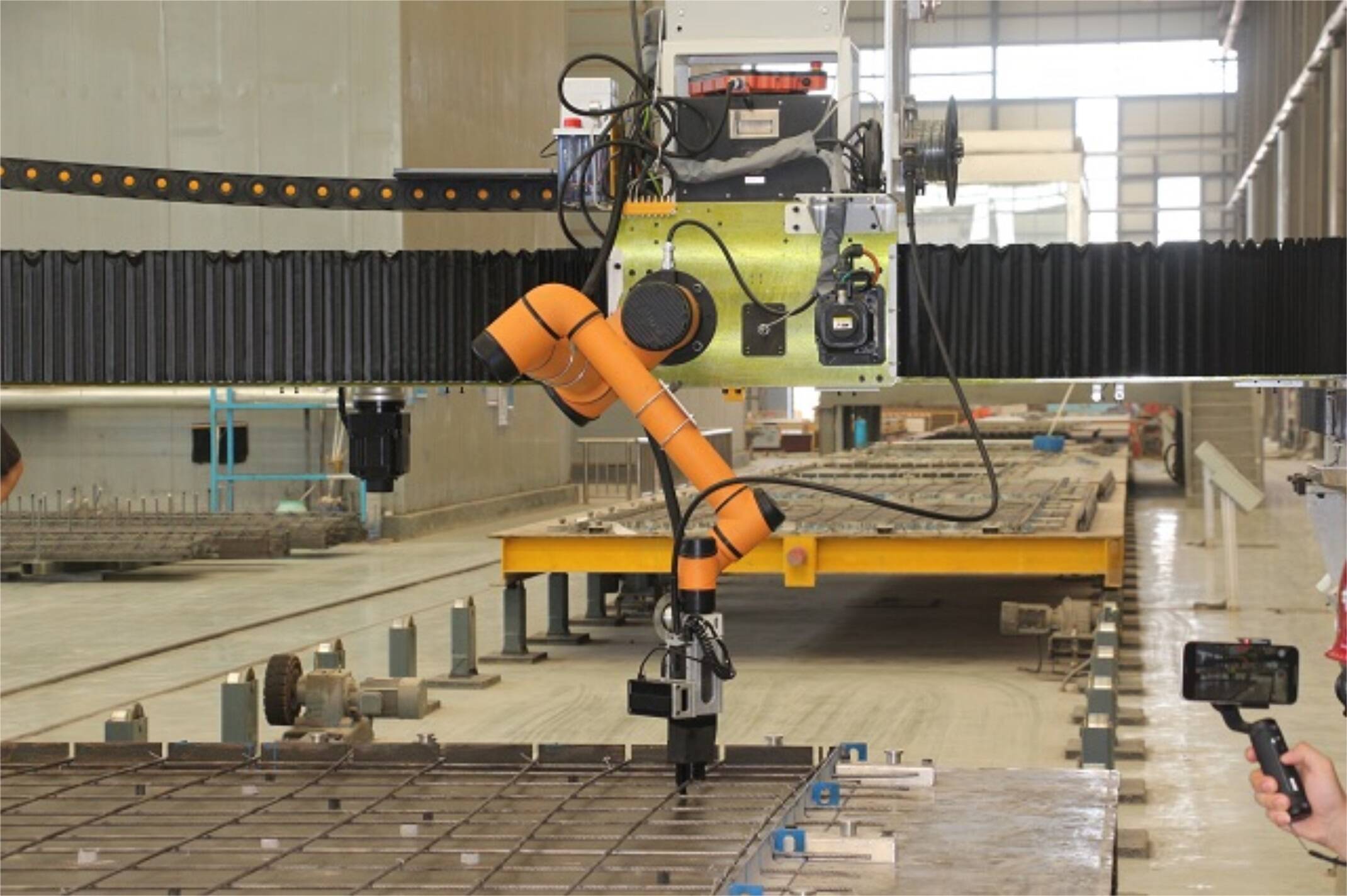 科技賦能，智造未來 中建八局自行式智能鋼筋綁扎機器人（RBBD-BOT2）與園林景觀工程設計的創新融合